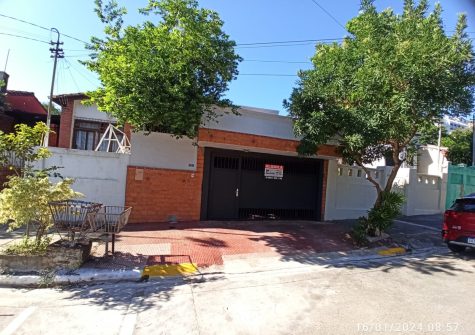 CASA en SAJONIA – zona Palacio de Justicia – s/ Angel Moreno