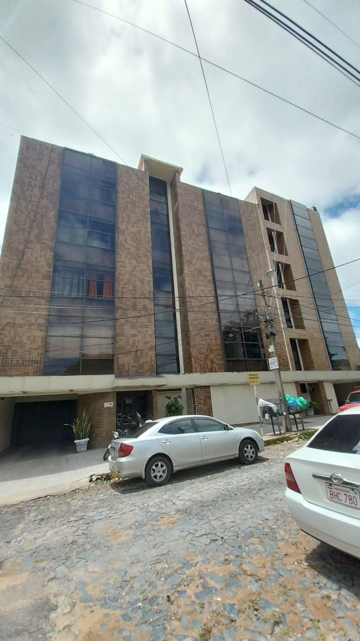 Departamento en Sajonia – zona Coop. Universitaria Colón